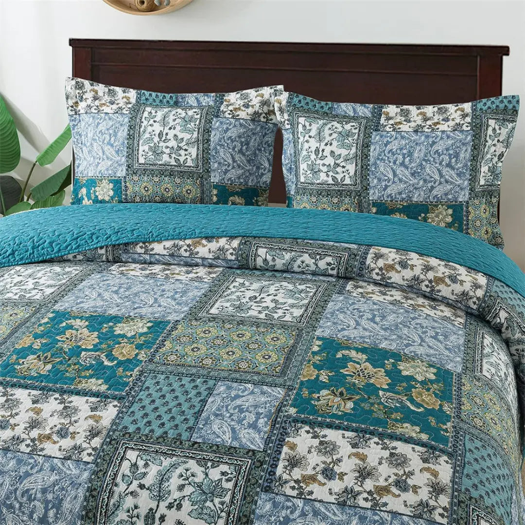 Calvera 3-Piece Teal/Green Farmhouse Cotton Bedspread Set - Lightweight Patchwork Quilt with Pillowcases