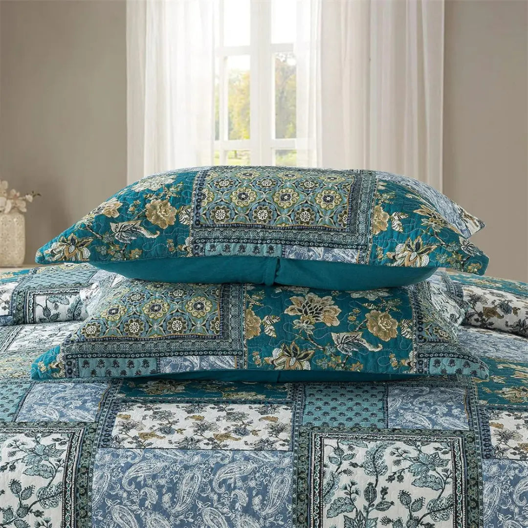 Calvera 3-Piece Teal/Green Farmhouse Cotton Bedspread Set - Lightweight Patchwork Quilt with Pillowcases