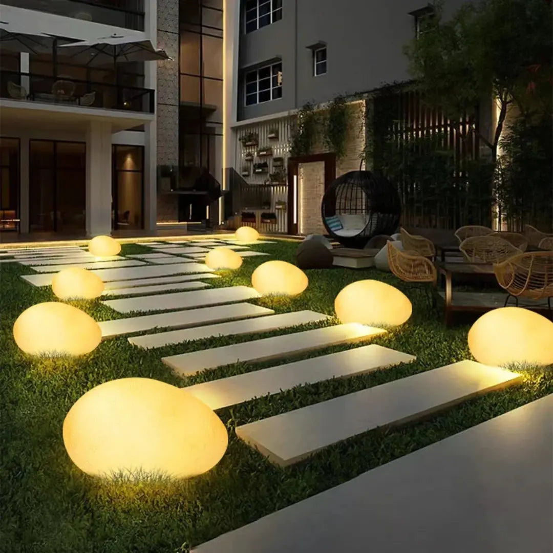 Pavara - Cobblestone Garden Light