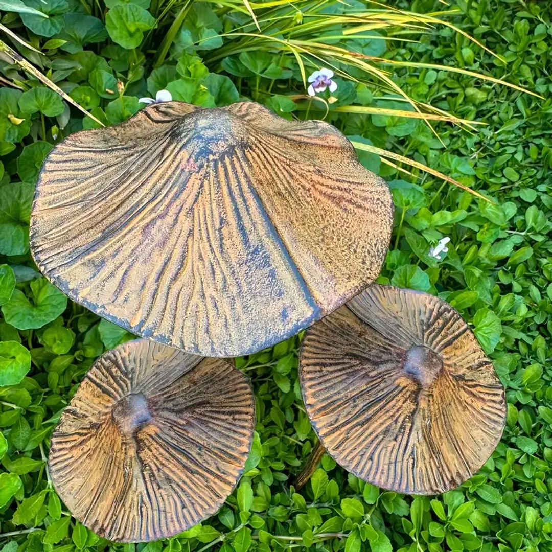 Set of 3 Pcs Retro Metal Rusty Mushroom Garden Decoration