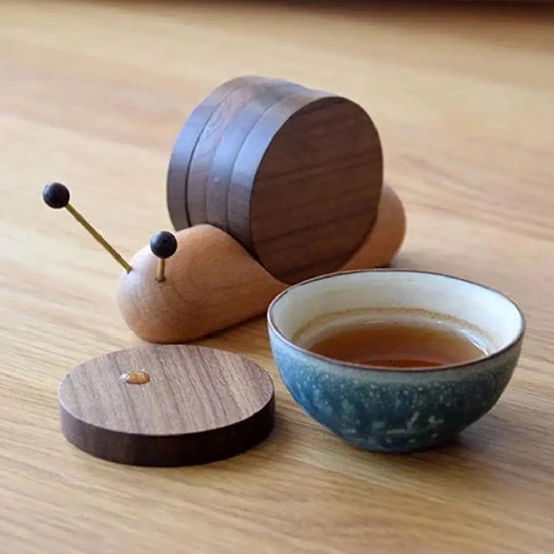 Snail Shaped Wooden Cup Mat Set