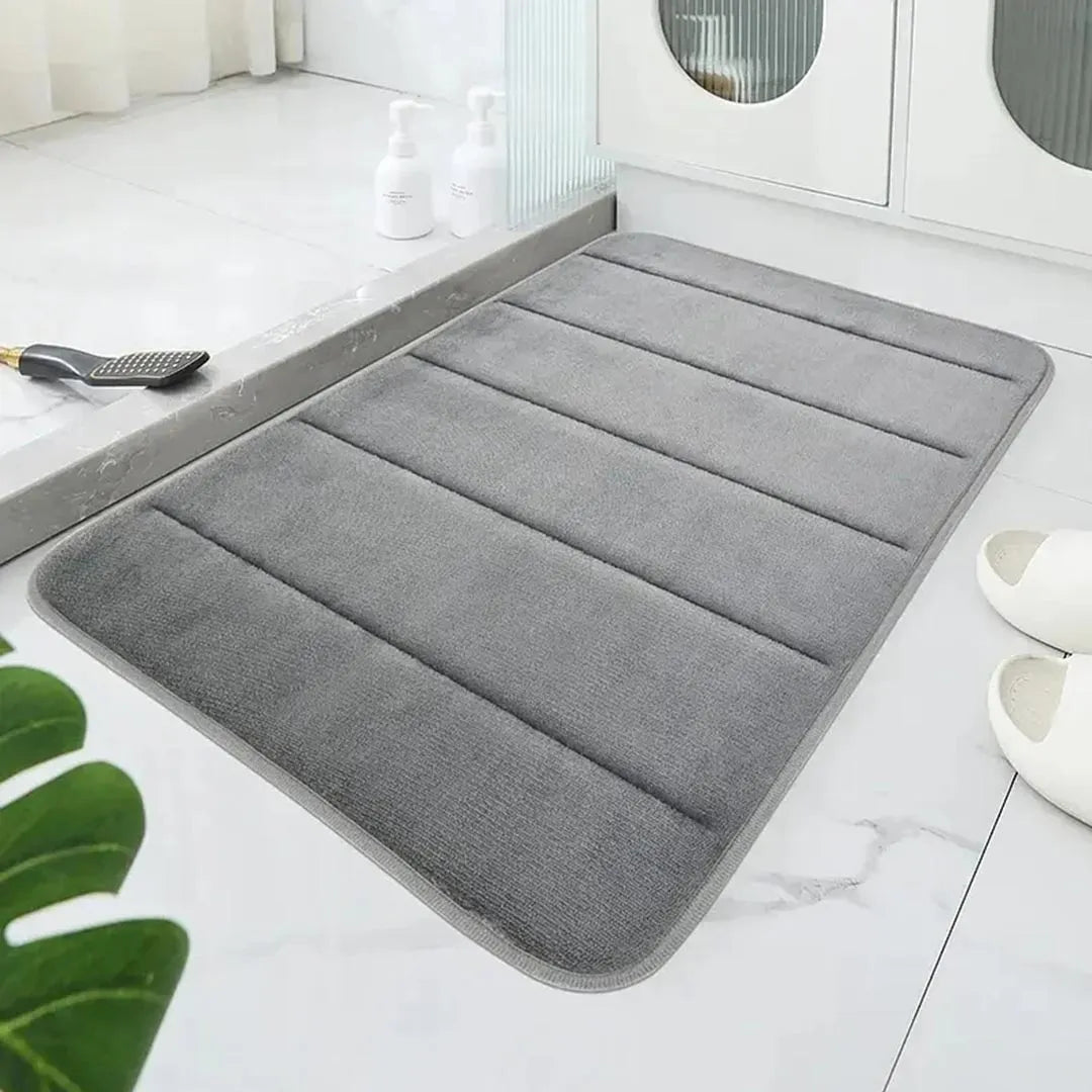Plush Coral Velvet Bath Mat - Modern Geometric Pattern Bathroom Rug