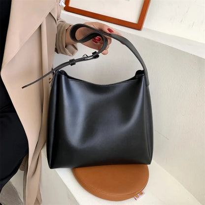 PU Leather Tote Bag for Everyday Style and Organization